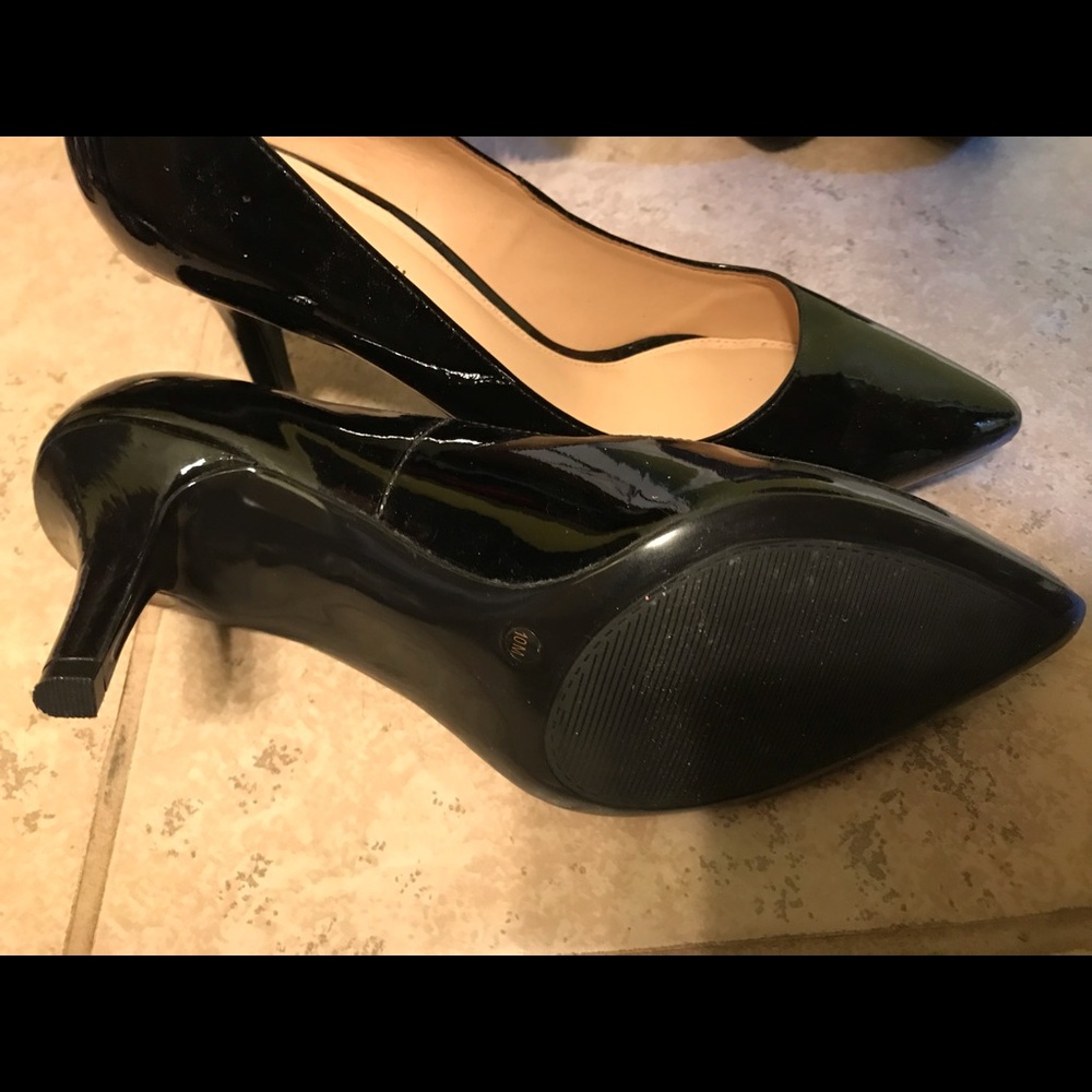 Antonio Melanie Black leather pumps size 10